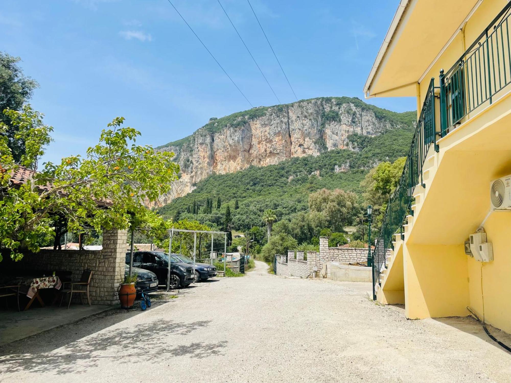 Elia Apartamento Doukades Exterior foto